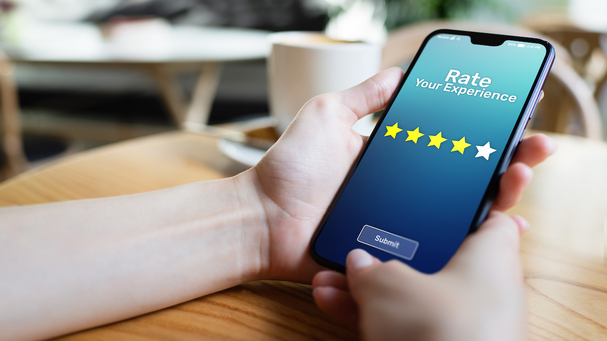 customer rating business on smartphone